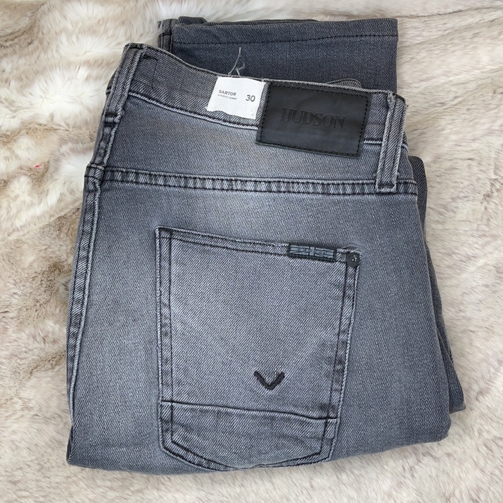HUDSON•DISTRESSED•Gray•SARTOR•Jeans